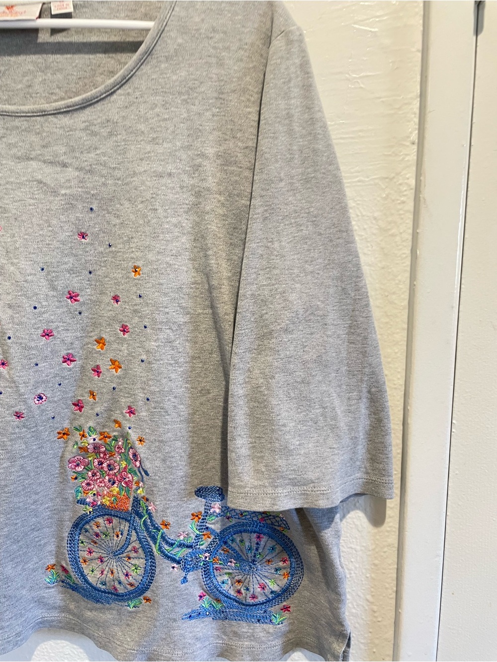 Quacker Factory 1X Gray Bicycle Floral Embroidered Rhinestone Top Knit Tee - Picture 3 of 7